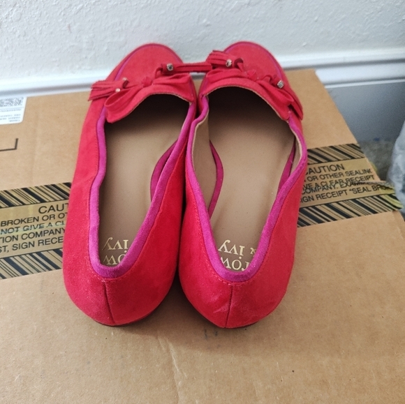 Crown & Ivy Women's Red Slip On Flats - Picture 3 of 4